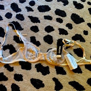 Pink lacy NWT DKNY bra 32B